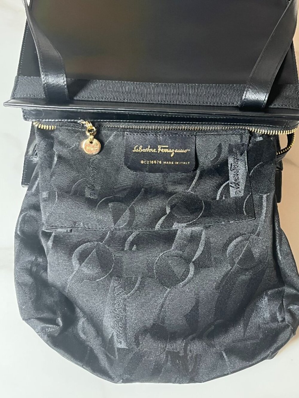 Salvatore Ferragamo Vintage Vara Bow Black Leather Shoulder Bag Code BC216676 - Picture 13 of 15